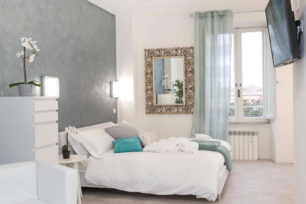 White Panoramic Jacuzzi Suite Trastevere - Top Collection Рим Екстер'єр фото