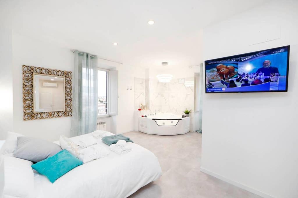 White Panoramic Jacuzzi Suite Trastevere - Top Collection Рим Екстер'єр фото