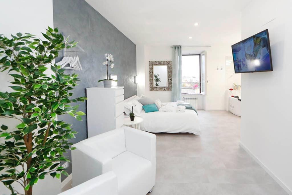 White Panoramic Jacuzzi Suite Trastevere - Top Collection Рим Екстер'єр фото